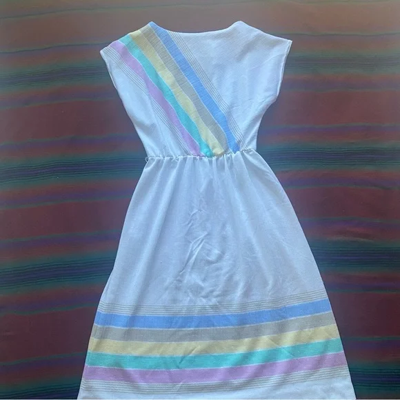 VTG Fashion Place polyester Union Made Dress! White with Pastels. USA. Size 10p. - Picture 12 of 15